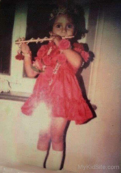 Childhood Picture Of Anusha Dandekar