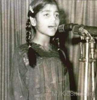 Childhood Picture Of Hadiqa Kiani