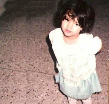 Childhood Picture Of Mahira Khan