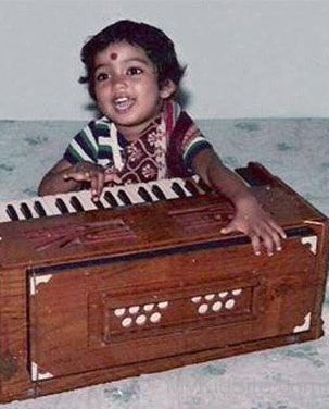 Childhood Picture Of Shreya Ghoshal