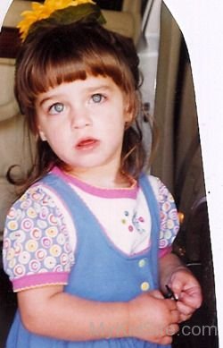 Childhood Picture Of  Zooey Deschanel